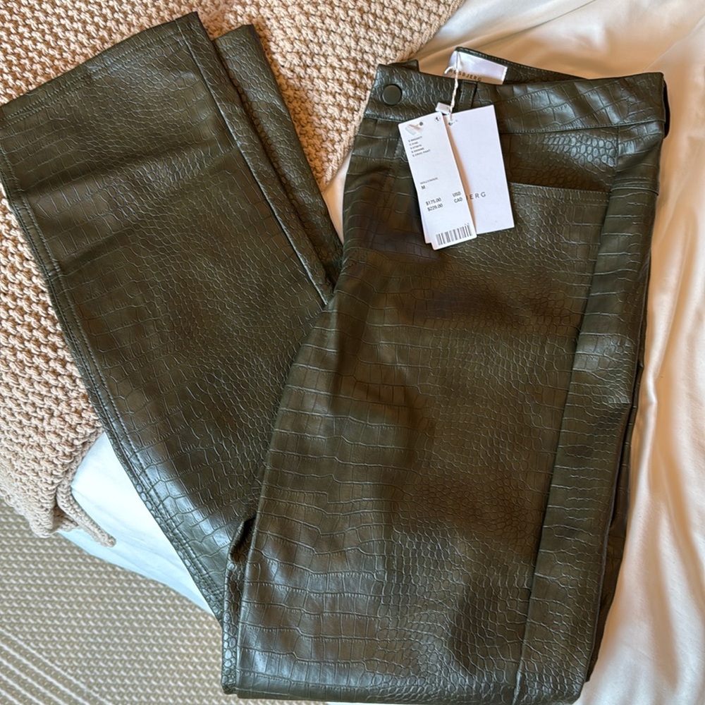 Croc leather pants from urban outfitters. Size medium never worn. Orig 175$